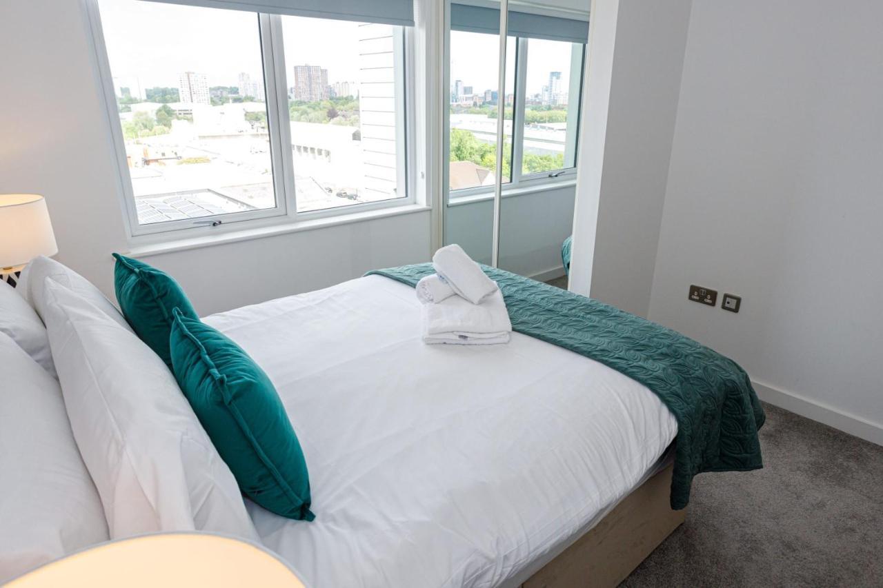 Contemporary 2 Bedroom Duplex In Salford Манчестер Экстерьер фото