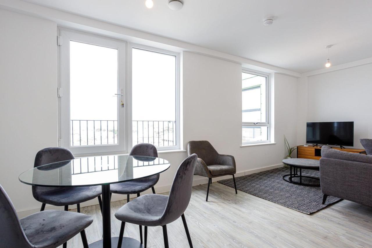 Contemporary 2 Bedroom Duplex In Salford Манчестер Экстерьер фото