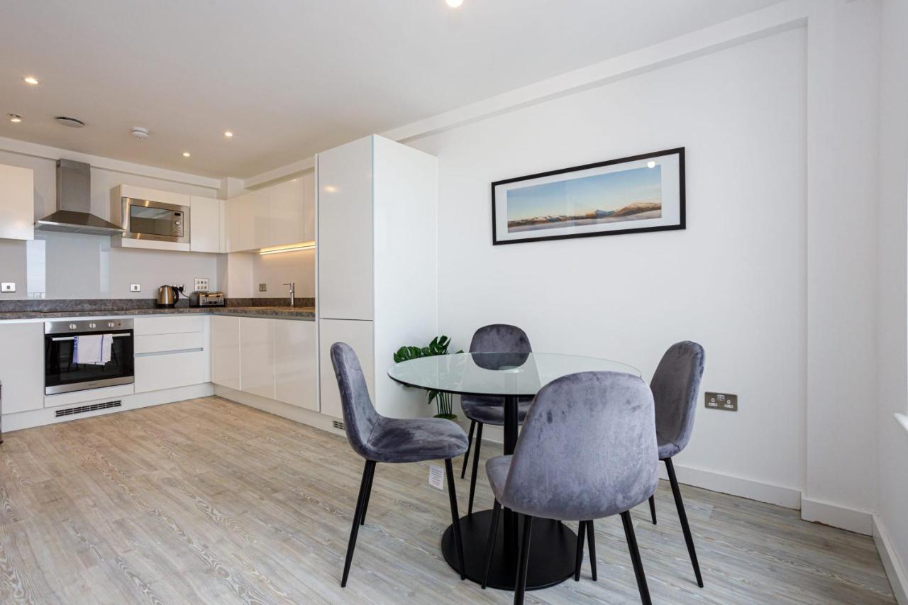 Contemporary 2 Bedroom Duplex In Salford Манчестер Экстерьер фото