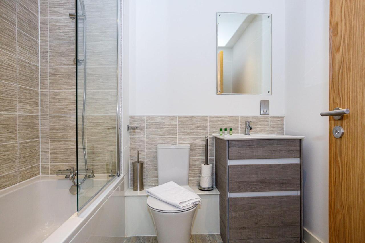 Contemporary 2 Bedroom Duplex In Salford Манчестер Экстерьер фото